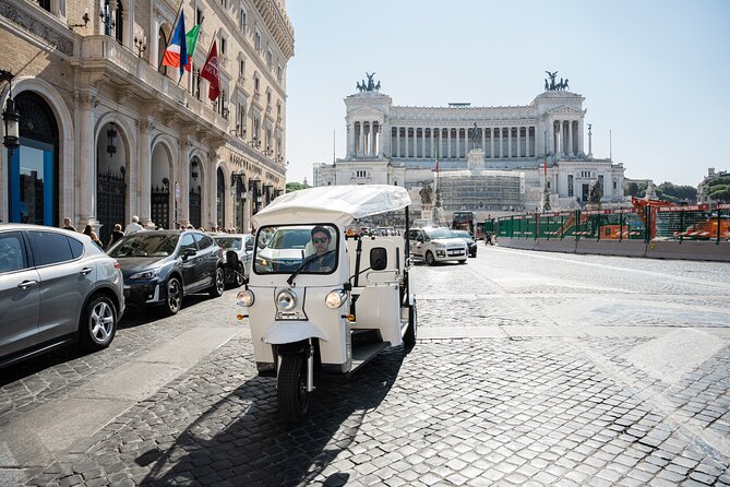 Rome 2h Tuk-tuk Tour with Prosecco & Hidden Gems - Why a tuk-tuk works well in Rome