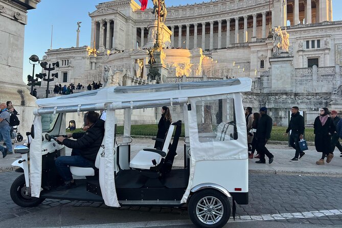 Rome:Tuk-Tuk Private Tour of the City Center - The Pantheon, Trevi Fountain, and Spanish Steps