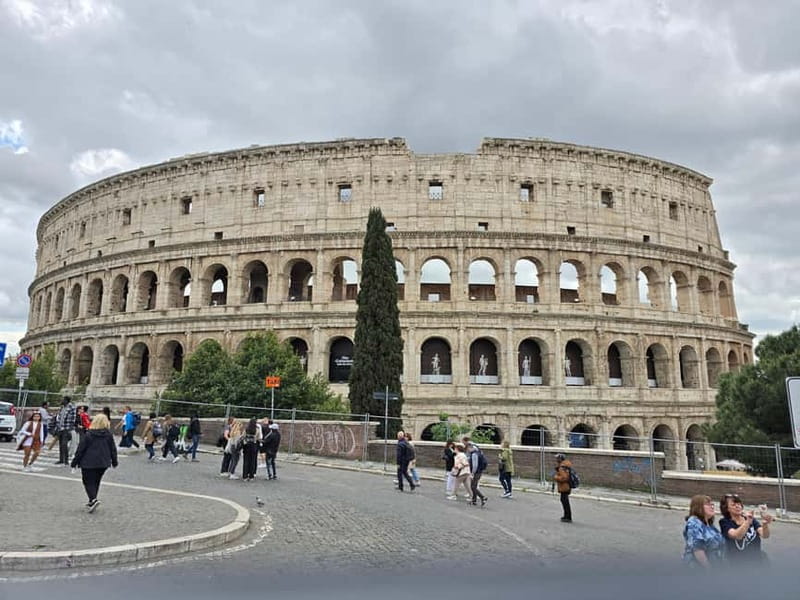 Rome: Tuk Tuk Tour of the Rome City Center - Meeting at Caffè Roma near the Colosseum