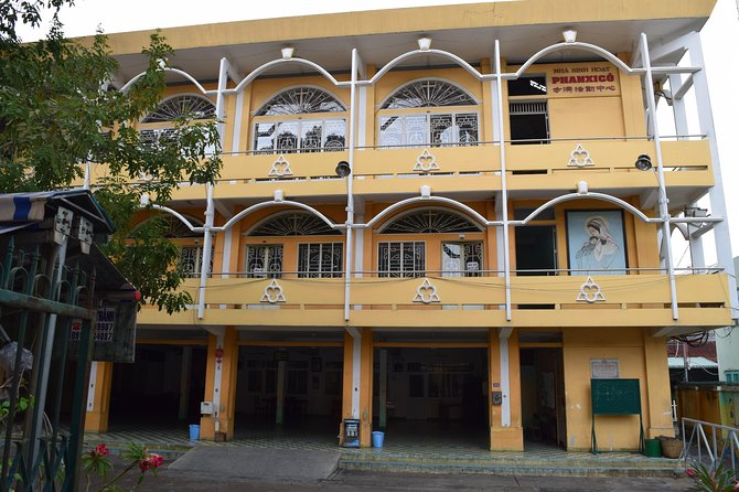 Saigon City One Day Discover By Cyclo Ride Private Tour With Guide - Markets, alleys, and the parts of Saigon between landmarks