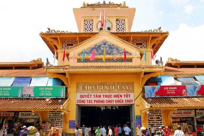 Saigon City One Day Discover By Cyclo Ride Private Tour With Guide - What lunch adds to the half-day schedule