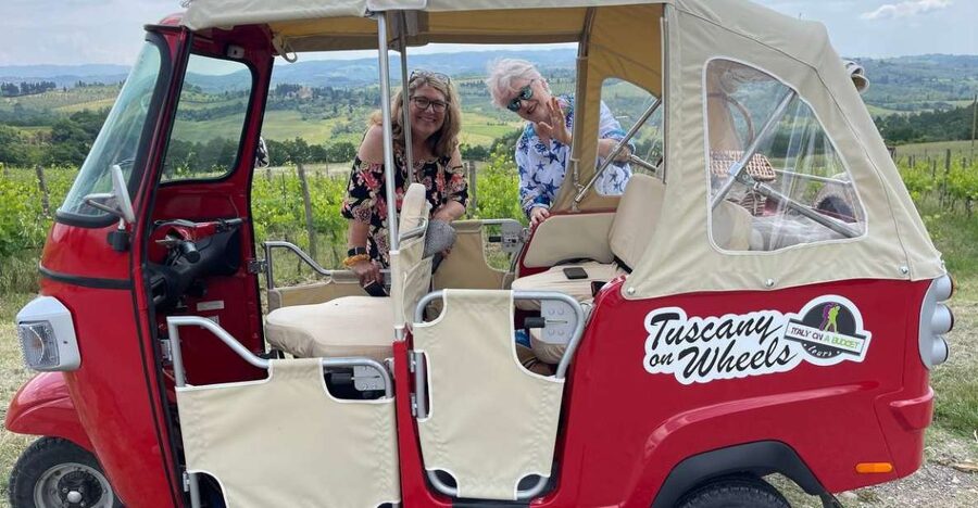 San Gimignano: Chianti Hills Tuk-Tuk Tour for 2 - Panoramic stops among vineyards and cypress trees