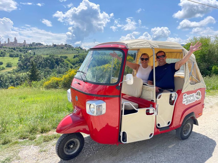San Gimignano: Chianti Hills Tuk-Tuk Tour for 2 - A local winery visit, lunch, and tasting