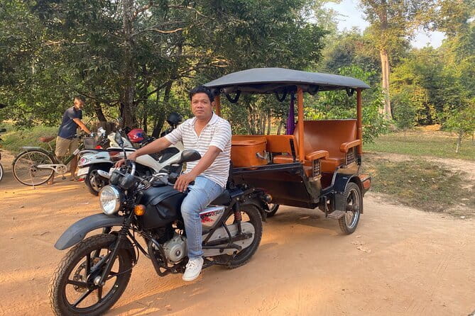 Siem Reap: 1 Day Angkor Wat + Sunrise Private Tour with Tuk-Tuk - Choosing between a regular start and sunrise