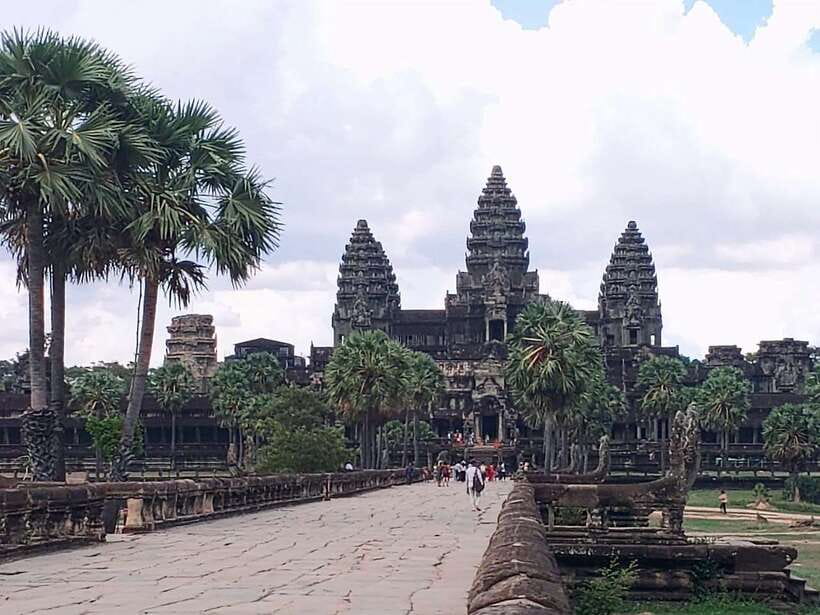 Siem Reap: Angkor Wat Private Tour by Tuk-Tuk - Passing through the South Gate and Angkor Thom