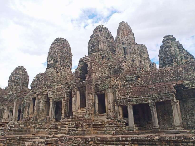 Siem Reap: Angkor Wat Private Tour by Tuk-Tuk - Lunch at a local restaurant