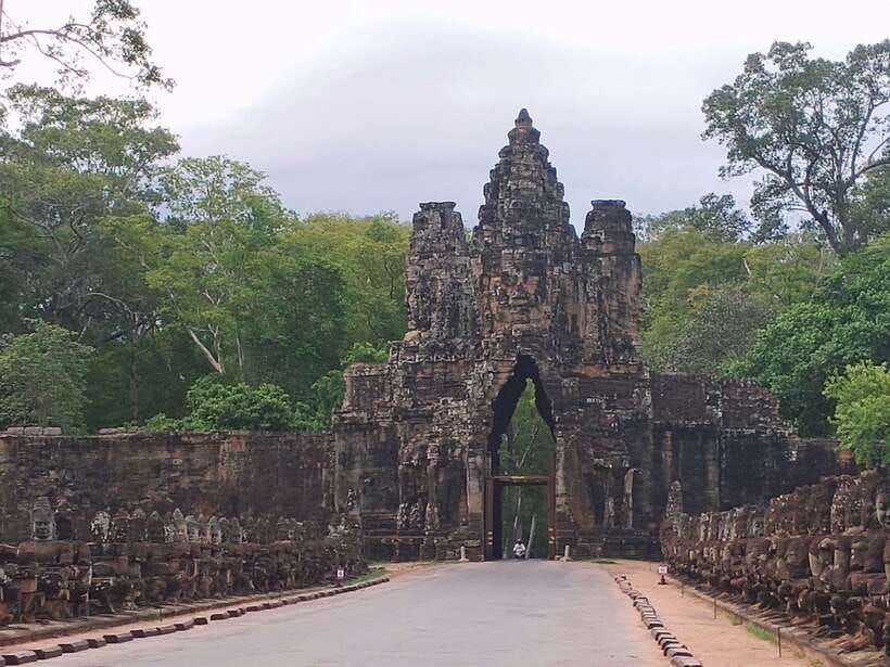 Siem Reap: Angkor Wat Private Tour by Tuk-Tuk - Banteay Kdei for a gentler final temple