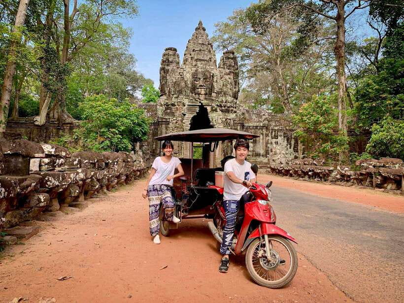 Siem Reap: Angkor Wat Sunrise Tour via Tuk Tuk & Breakfast - What to wear and bring for the temple route