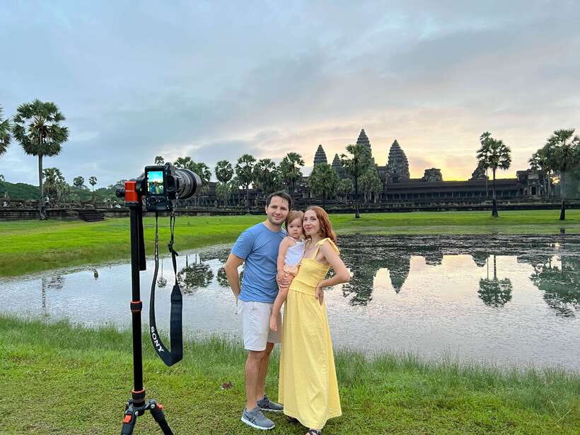 Siem Reap: Angkor Wat Sunrise Tour via Tuk Tuk & Breakfast - Bayon’s smiling faces require time to look upward