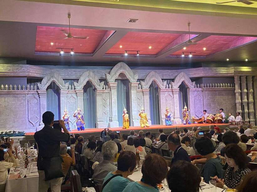Siem Reap: Apsara Dance Show & Dinner with Tuk-Tuk Transfers - What you will find at the Khmer buffet