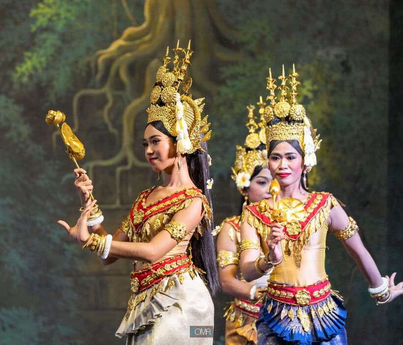 Siem Reap: Apsara Dance Show with Buffet Dinner & Tuk-Tuk... - Apsara dance gives the evening its focus