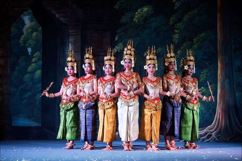 Siem Reap: Apsara Dance Show with Buffet Dinner & Tuk-Tuk... - The buffet puts Khmer food on the table