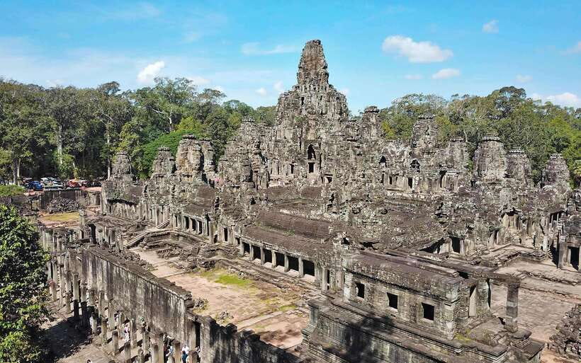 Siem Reap: Full-Day Tuk-Tuk Tour of Angkor Wat Temples - Angkor Wat sets the scale for the morning