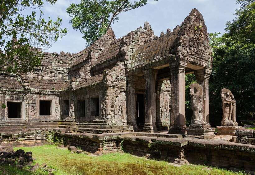 Siem Reap: Grand Circle Temples Tour With Private Tuk-Tuk - Neak Pean offers a shorter, unusual change of pace