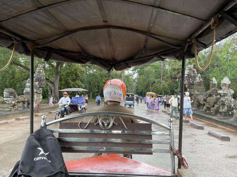 Siem Reap : Private Tuk-Tuk Tour of the Magnificent Temples. - The morning pickup and Angkor Pass stop