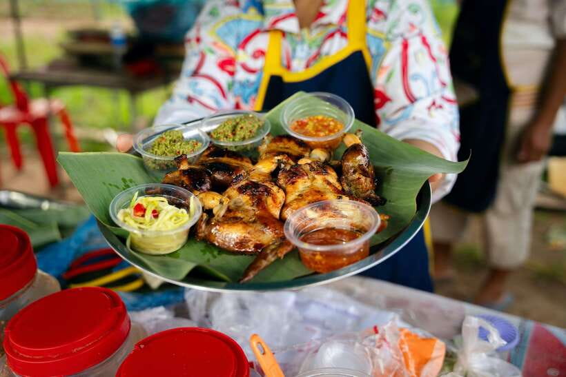 Siem Reap's Ultimate Street Food Tour by Tuk Tuk - Wat Kesararam and food for the late-night crowd