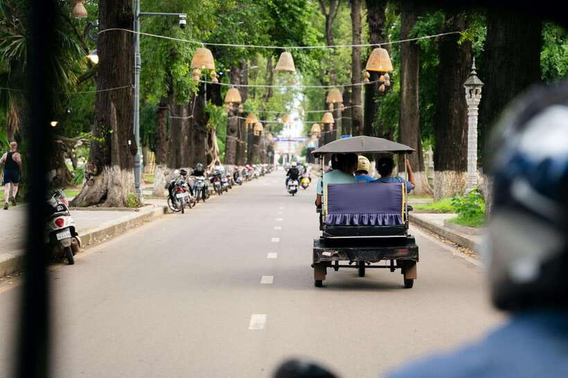 Siem Reap's Ultimate Street Food Tour by Tuk Tuk - Starting at Wat Damnak with a snack and a cold beer