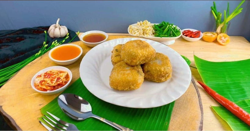 Siem Reap: Street Food Experience by Tuk-Tuk - Street 60, where the adventurous tasting begins