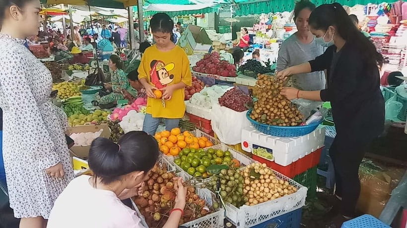 Siem Reap Street Foods Tour by Tuk Tuk with Personal Guide - The food: familiar bites and serious challenges