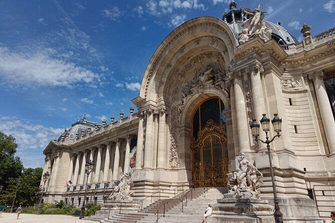 Sightseeing tour of most iconic parisian monuments (rickshaw) - Grand Palais, Petit Palais, and the presidential gardens