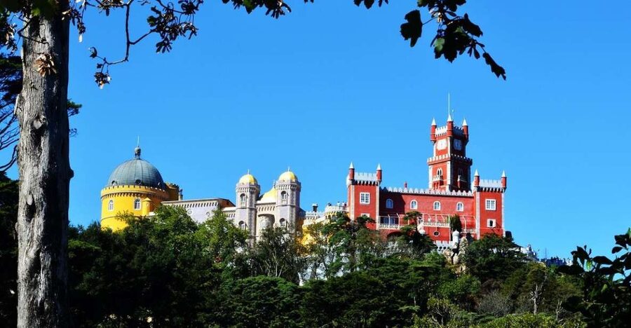 Sintra:1 hour tuk tuk experience to Pena Palace(3 monuments) - Sintra National Palace and the old-town view