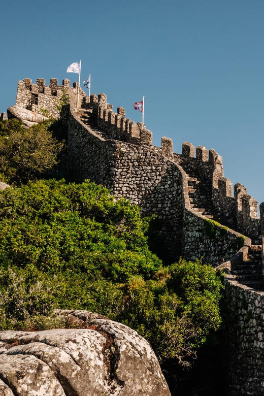 Sintra: Private Sightseeing Tuk Tuk Tour - Fonte da Sabuga and Biester Palace