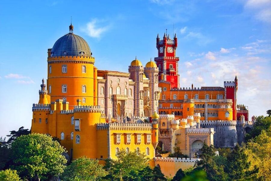 Sintra: Private Sightseeing Tuk Tuk Tour - Quinta da Regaleira and the grand estates