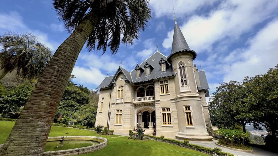 Sintra: -Sintra Sightseeing Tour With Tuk Tuk (1hr) - Sintra National Palace and the old center