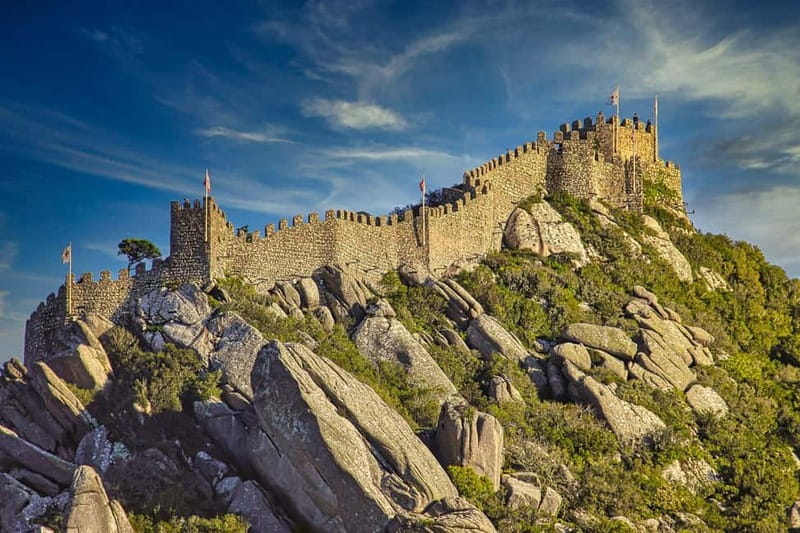 Sintra: Vintage electric Tuk Tuk tour, Pena Palace 4/5 hours - The guides make the day personal