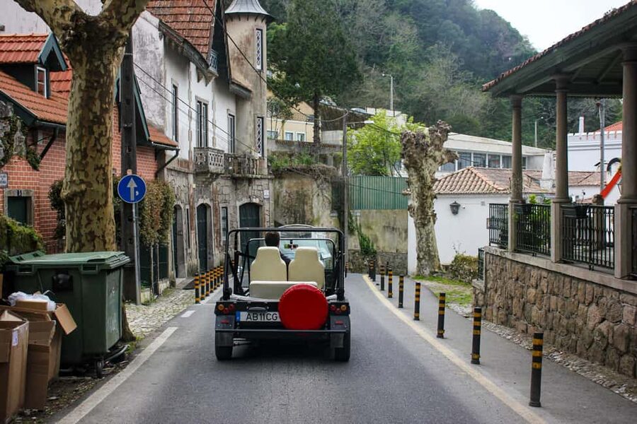 Sintra: Vintage electric Tuk Tuk tour, Pena Palace 4/5 hours - Biester Palace and Park in five minutes