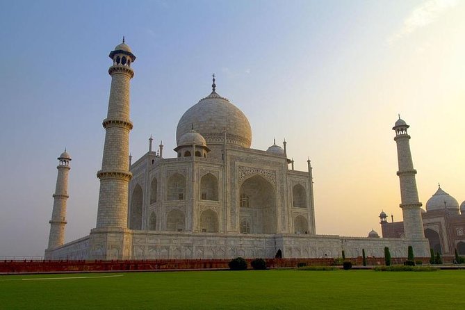 Skip the Line: Half Day Sunrise Tour of Taj Mahal by TUK TUK - What the guide adds to the morning