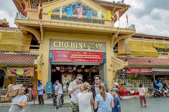 Small-group Saigon City Tour: 3-Hour Cyclo Ride to Hidden Stories - The ride to District 5 and Ba Thien Hau Temple