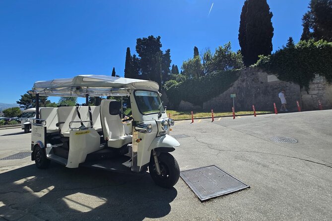 Split Eco Tuk Tuk City Tour - What the guides add to the experience