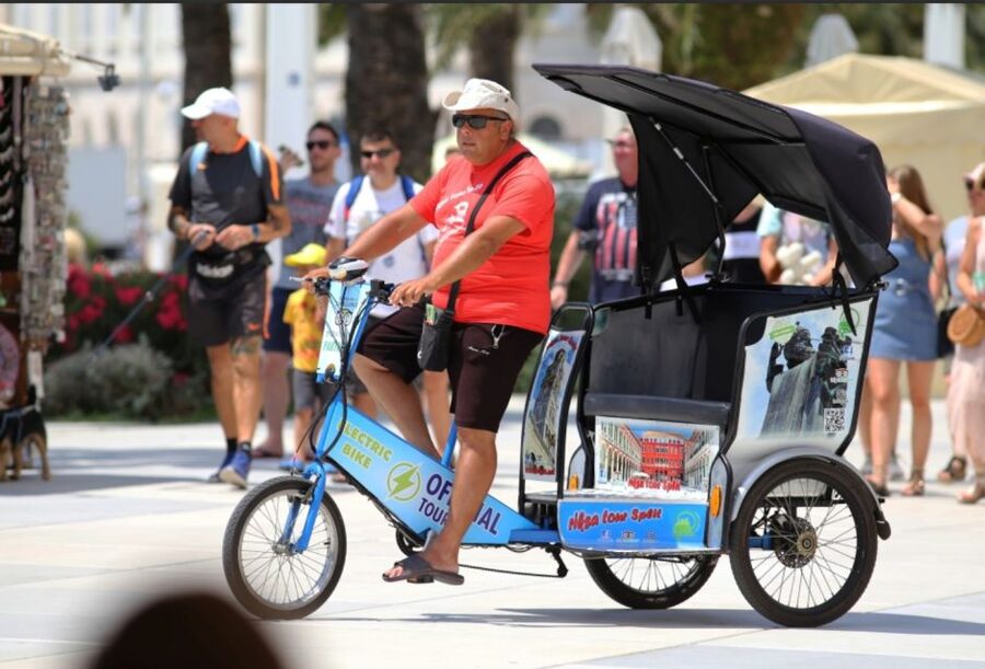 Split Tour in Private Electric Rickshaw - Timing, language, and booking details
