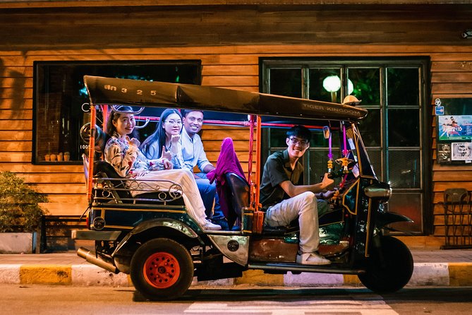 Sunlight or Moonlight: Chiang Mai City Tuk Tuk Tour - Warorot Market, known locally as Kad Luang