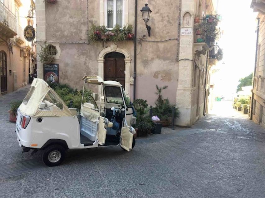 Syracuse: Private Tour of Ortygia on a Tuk Tuk - Fonte Aretusa and the water’s edge