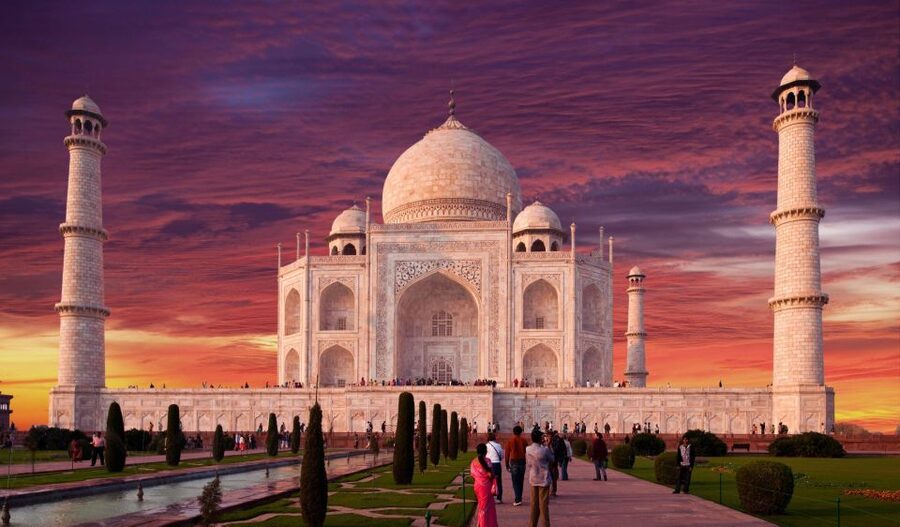 Taj Mahal Sunset Tour By Tuk Tuk with Private Guide - The tomb chamber and marble craftsmanship