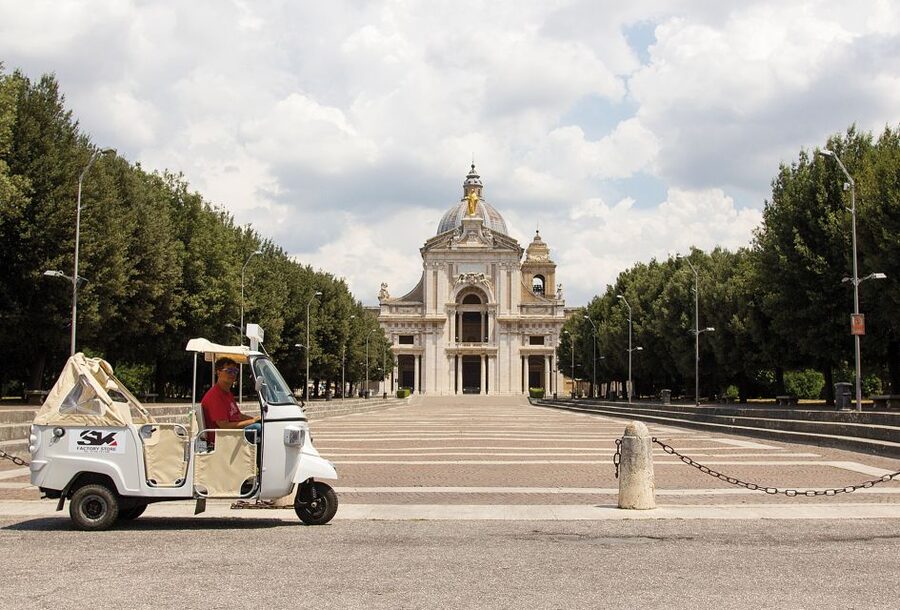 The Life of Saint Francis Tour by Tuk Tuk: English & Spanish - Why the tuk-tuk makes sense in Assisi