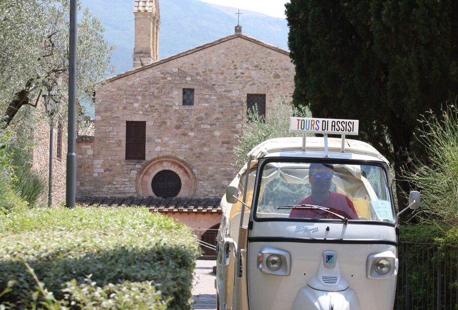 The Life of Saint Francis Tour by Tuk Tuk: English & Spanish - Piazza Matteotti, San Rufino, and Saint Francis’s baptism