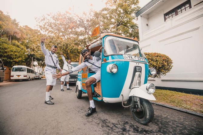 "THE ORIGINALS" Tuk Tuk Safari Colombo, the first and the best. - The Sri Lankan lunch by the beach