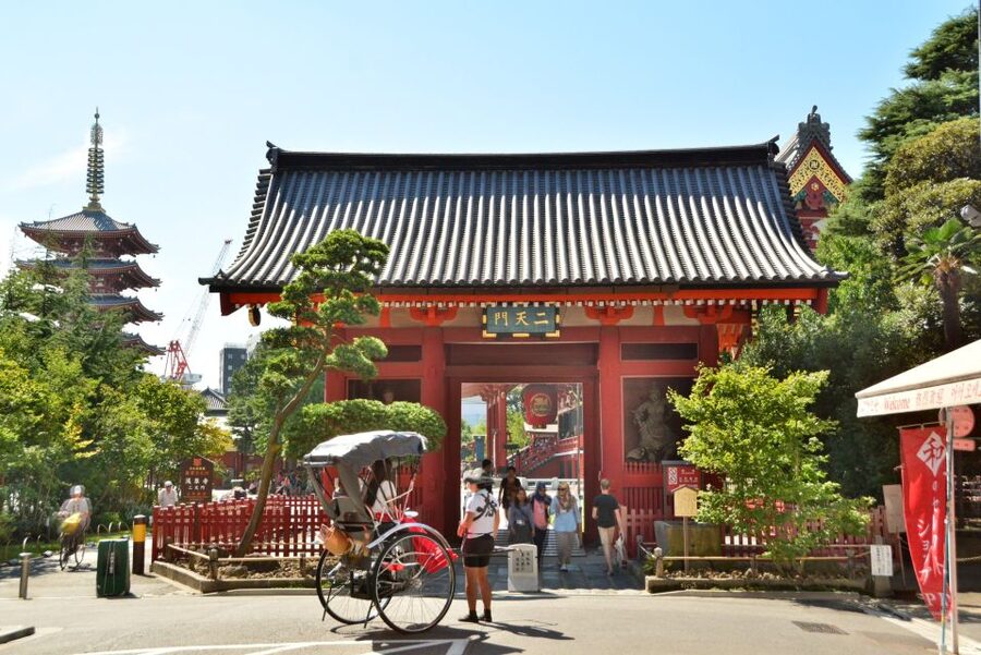 Tokyo: Asakusa Sightseeing Tour by Rickshaw - Guides, Comfort, and the Small Details