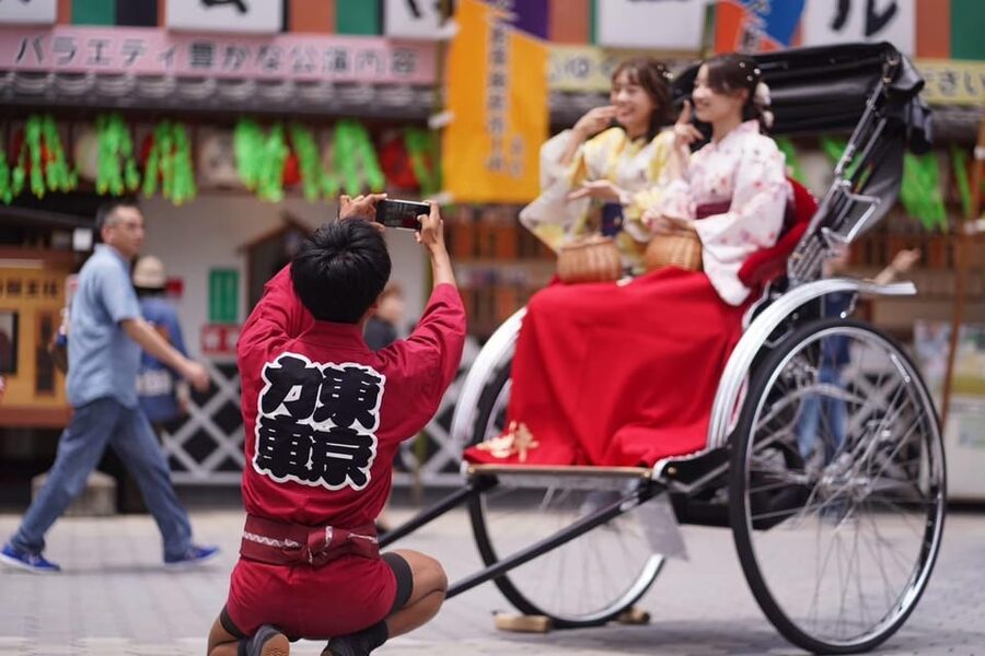 Tokyo: Asakusa tour by rickshaw - A quick ride with a very clear purpose
