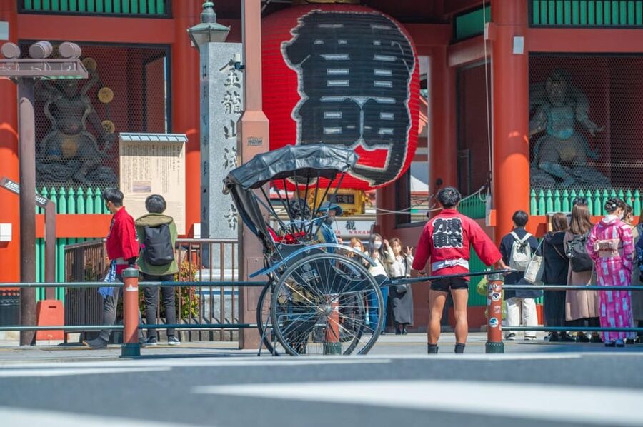 Tokyo: Asakusa tour by rickshaw - Photo stops that feel part of the experience