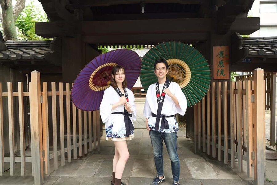 Tokyo Vegan Tour : Miso Making, Tea Ceremony, Rickshaw Ride - Shaping Tokyo-grown rice into onigiri