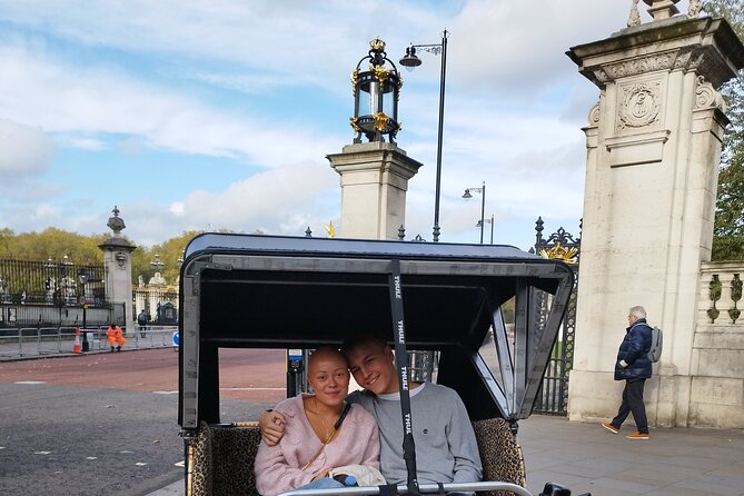 Touching Distance LONDON Rickshaw/Pedicab Private Tour - The Tower of London and the City of London