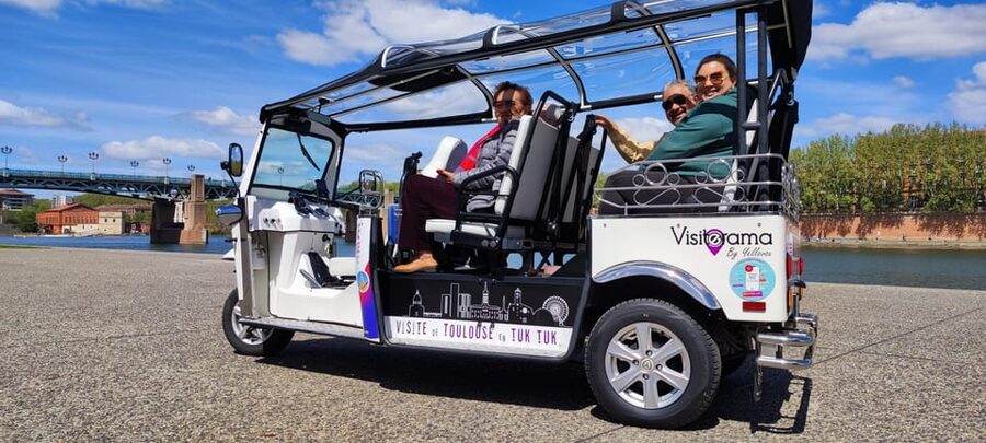 Toulouse: Electric Tuk-Tuk Tour with Photo Stops and Audio - A glimpse of Les Abattoirs Museum