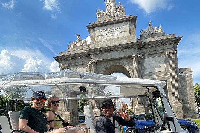 Tour en tuk-tuk electrico por MADRID MODERNO - Starting near the Royal Palace and Almudena Cathedral