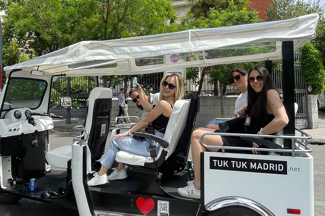 Tour en tuk-tuk electrico por MADRID MODERNO - Gran Vía and the final city view