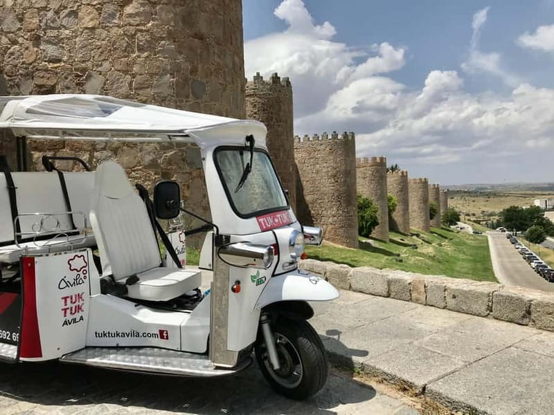 TOUR GUIADO EN TUK TUK POR AVILA 1 HORA - Passing through Ávila’s gates