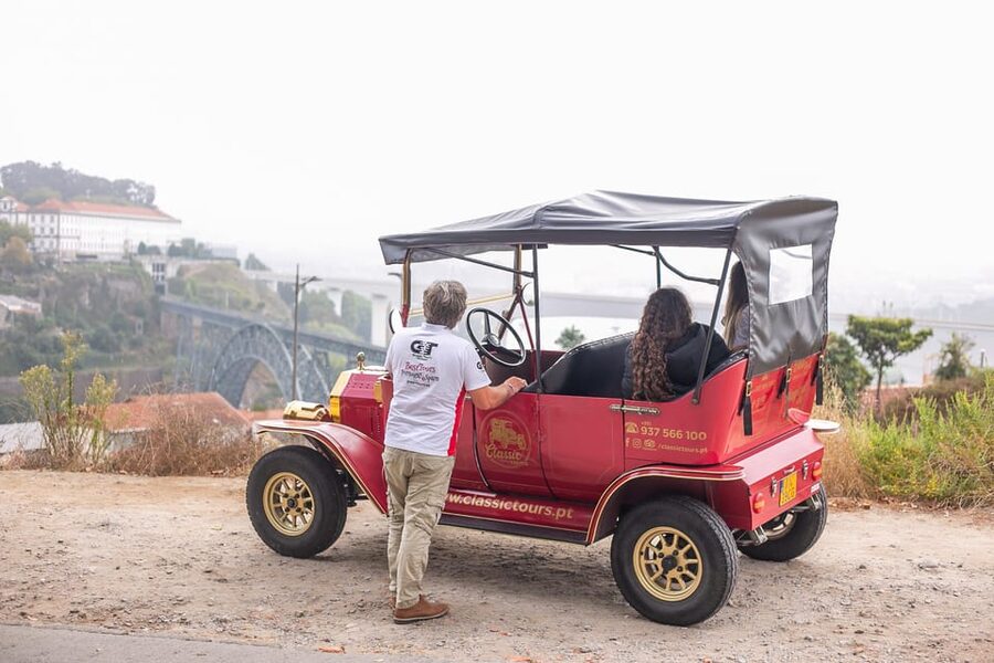 Tour Porto: Classic Adventure in Electric Tuk Tuk - Key points at a glance